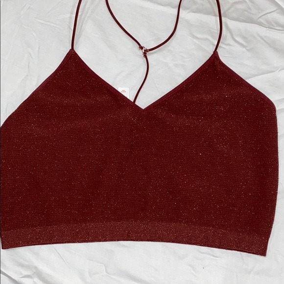 Women’s Colsie Cropped Maroon Shirt in a Large - Picture 2 of 4